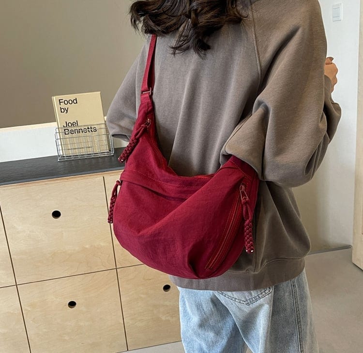Zaino a tracolla con molteplici tasche
