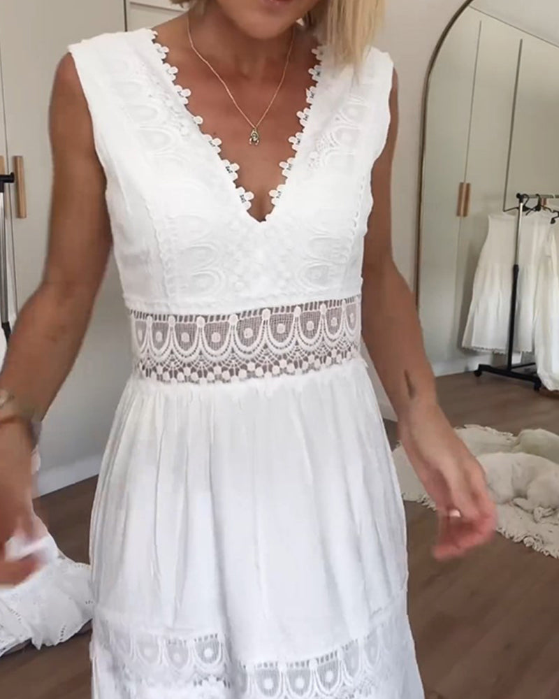 Kim | Abito in Pizzo con Scollo a V (Disponibilità Limitata)