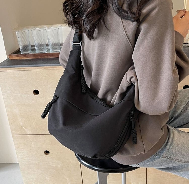 Zaino a tracolla con molteplici tasche
