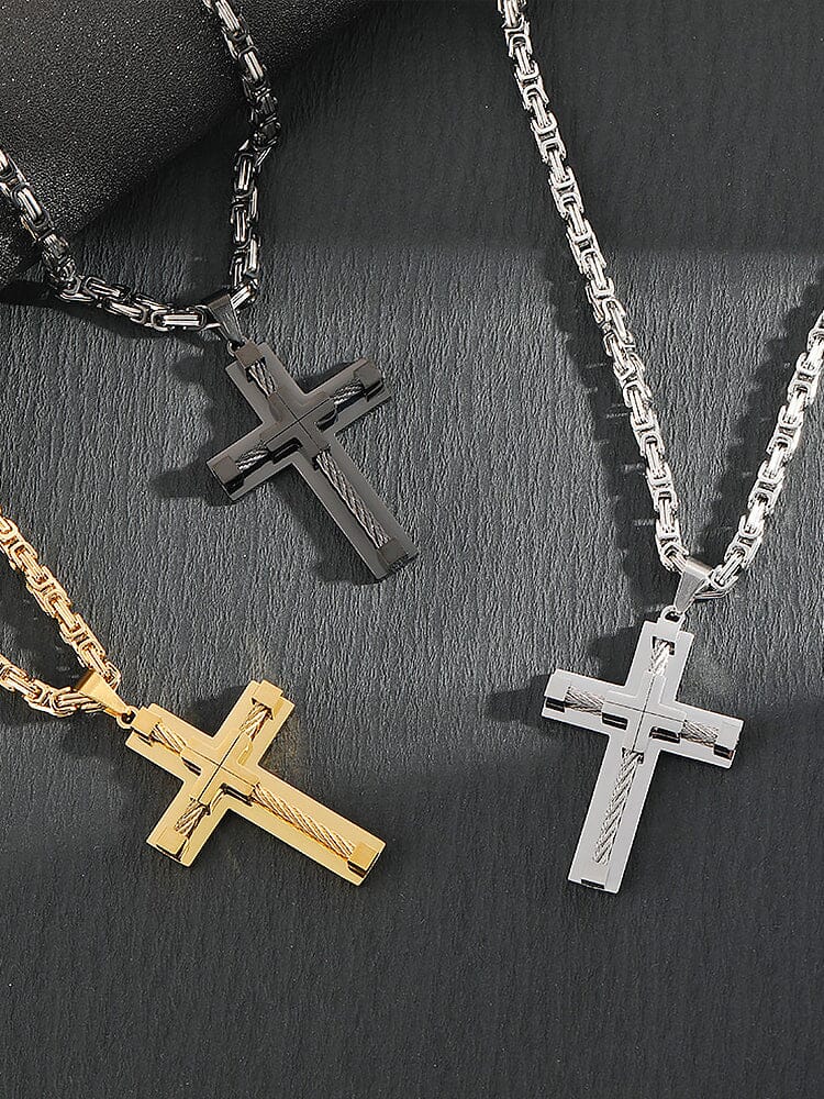 Collana con pendente a croce in stile gotico