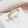 Anello Elegante con Catena Dorata