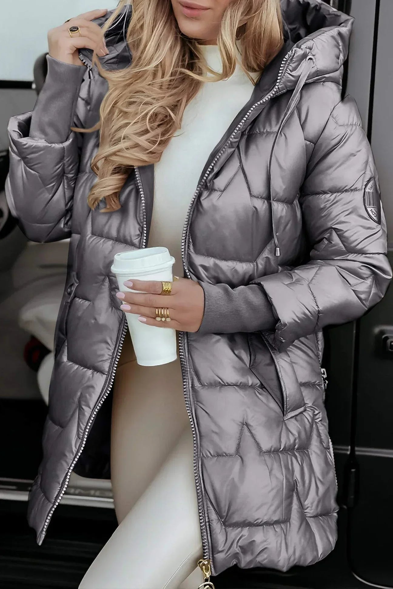 Noella – Cappotto Elegante con Cappuccio